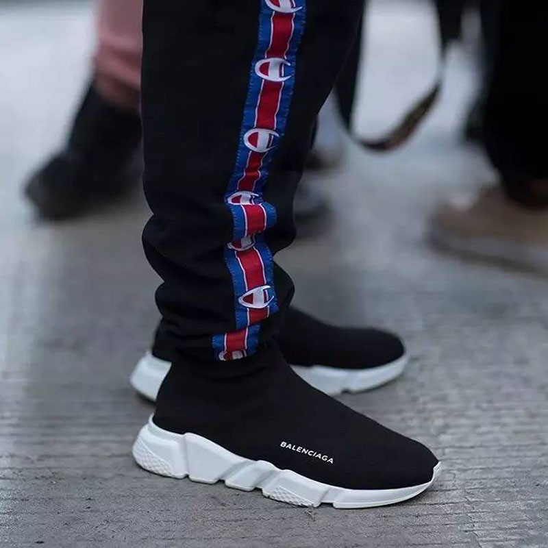 Những mẫu sneaker gây sốt cộng đồng các bạn trẻ thế giới