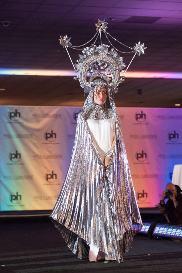 Trang phục dân tộc táo bạo của dàn thí sinh Miss Universe