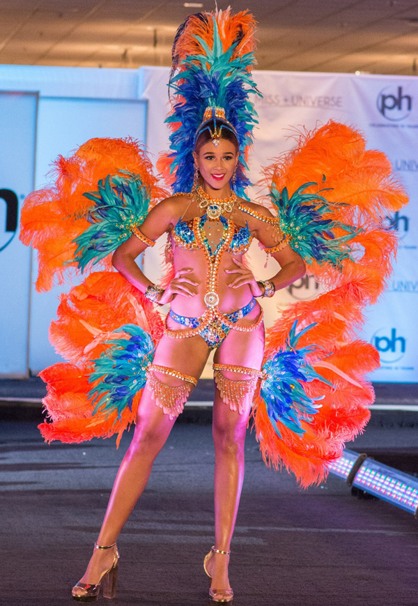 Trang phục dân tộc táo bạo của dàn thí sinh Miss Universe