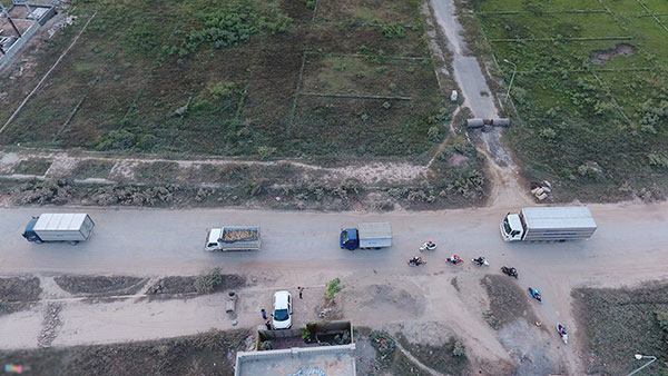 Tỉnh lộ bị băm nát vì tài xế né trạm BOT Thăng Long - Nội Bài