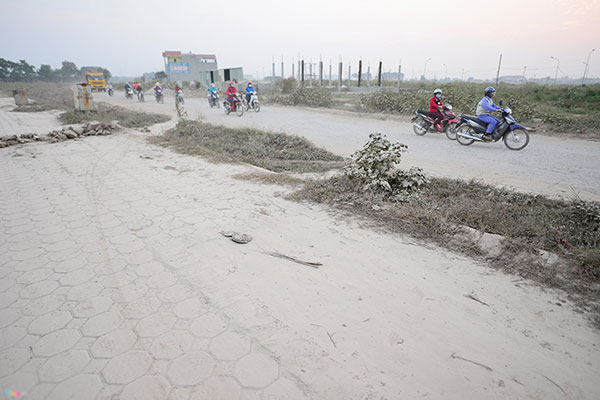 Tỉnh lộ bị băm nát vì tài xế né trạm BOT Thăng Long - Nội Bài