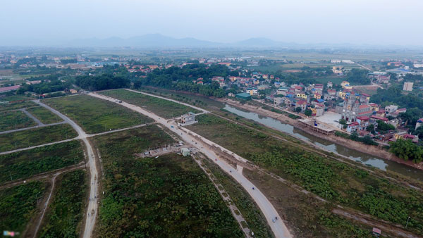 Tỉnh lộ bị băm nát vì tài xế né trạm BOT Thăng Long - Nội Bài