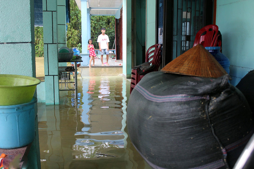 Người dân Quảng Nam lại tất bật chạy lũ