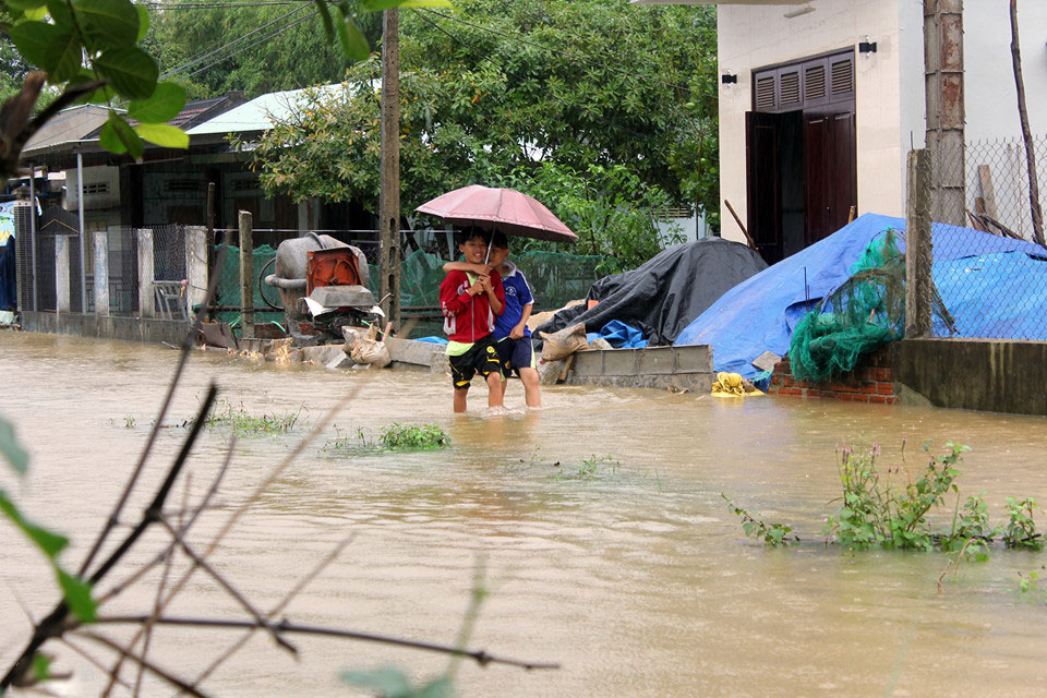 Người dân Quảng Nam lại tất bật chạy lũ