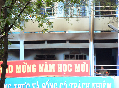 Cháy trường ở Sài Gòn, hàng trăm học sinh tháo chạy