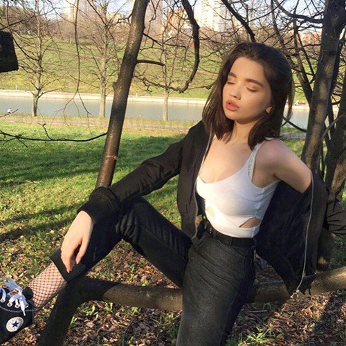 Mới 14 tuổi, cô bé người Nga đã khiến dân mạng dậy sóng vì đẹp xuất sắc