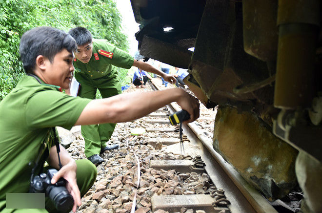 Núi lở, đường sắt Bắc - Nam tiếp tục bị tê liệt