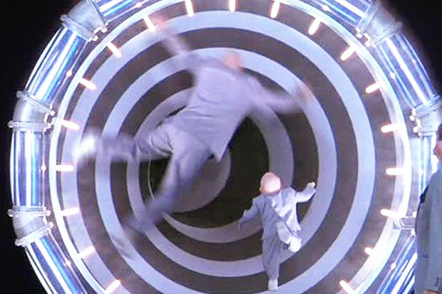 Người tự nhận trở về từ năm 2028 kể chuyện xảy ra ở tương lai