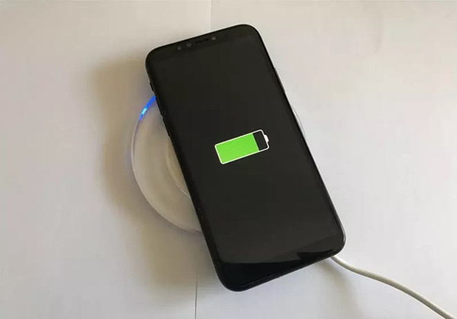 iPhone X nhái: Mở khóa gương mặt, sạc không dây, giá chưa đến 3 triệu