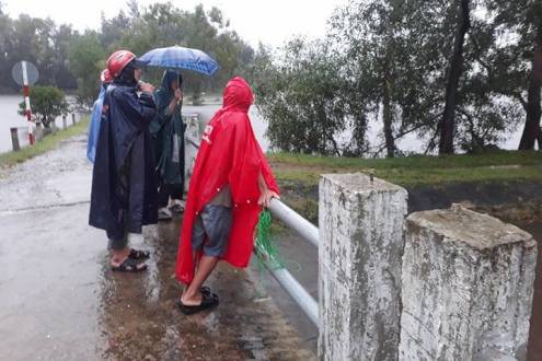 Mưa lũ ở TT-Huế: 1 người chết, 1 người mất tích và hơn 7.000 ngôi nhà bị ngập