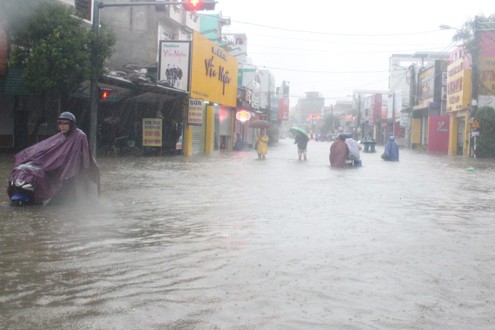 Mưa lũ ở TT-Huế: 1 người chết, 1 người mất tích và hơn 7.000 ngôi nhà bị ngập