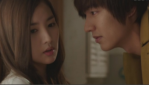 Rũ bỏ tôi và con suốt 6 năm, bỗng nhiên người yêu cũ tìm về và đòi lại con