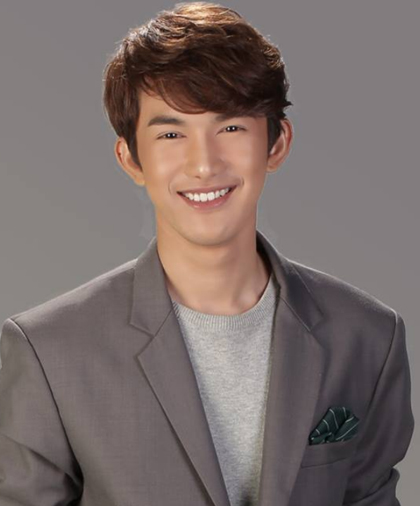 Con trai đẹp như tài tử sau thẩm mỹ khiến mẹ không thể nhận ra