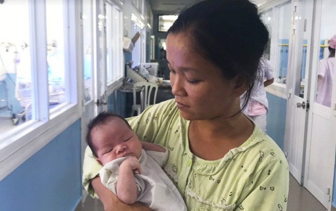 Sản phụ Cà Mau bất ngờ trở lại đón con trai tại bệnh biện: Mất tích vì lo kiếm tiền nuôi con