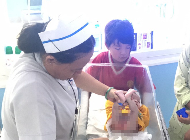 Sản phụ Cà Mau bất ngờ trở lại đón con trai tại bệnh biện: Mất tích vì lo kiếm tiền nuôi con