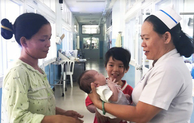 Sản phụ Cà Mau bất ngờ trở lại đón con trai tại bệnh biện: Mất tích vì lo kiếm tiền nuôi con