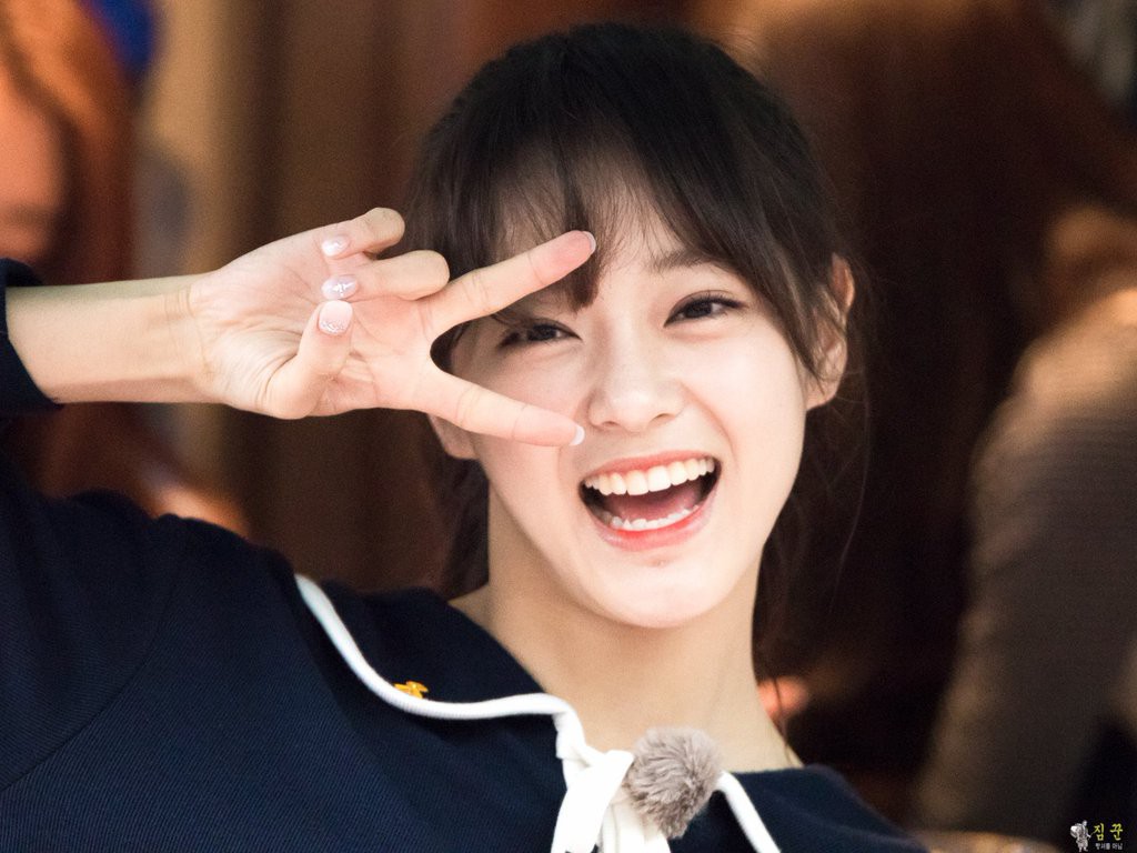 Cười rạng rỡ mọi lúc mọi nơi, nhưng những sao Hàn này đã từng khóc thầm vì bị bắt nạt thậm tệ