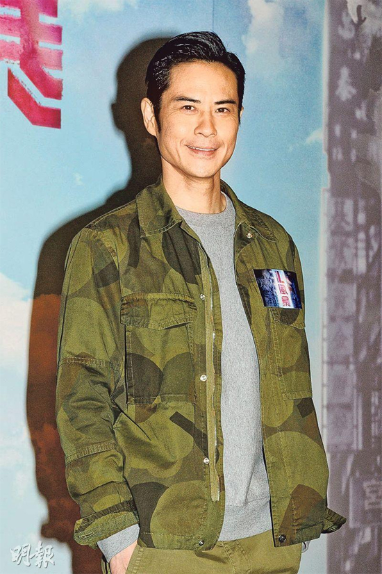 Hoa hậu Hong Kong bị hành khách tố không xếp hàng khi lên máy bay