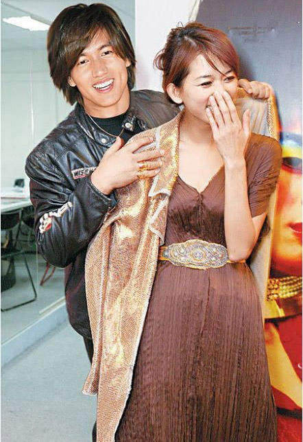 Những cặp đôi Hoa ngữ trải qua bao sóng gió vẫn trở về bên nhau