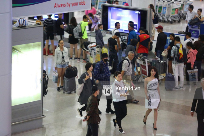 HOT: Tài tử Giày thủy tinh So Ji Sub bịt khẩu trang kín mít, xuất hiện chớp nhoáng ở sân bay Tân Sơn Nhất