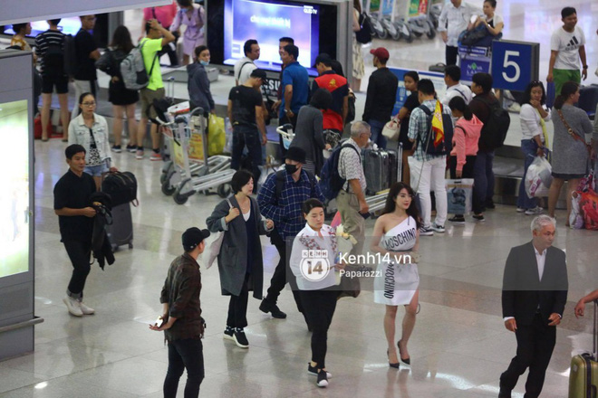 HOT: Tài tử Giày thủy tinh So Ji Sub bịt khẩu trang kín mít, xuất hiện chớp nhoáng ở sân bay Tân Sơn Nhất