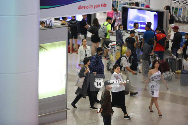 HOT: Tài tử Giày thủy tinh So Ji Sub bịt khẩu trang kín mít, xuất hiện chớp nhoáng ở sân bay Tân Sơn Nhất