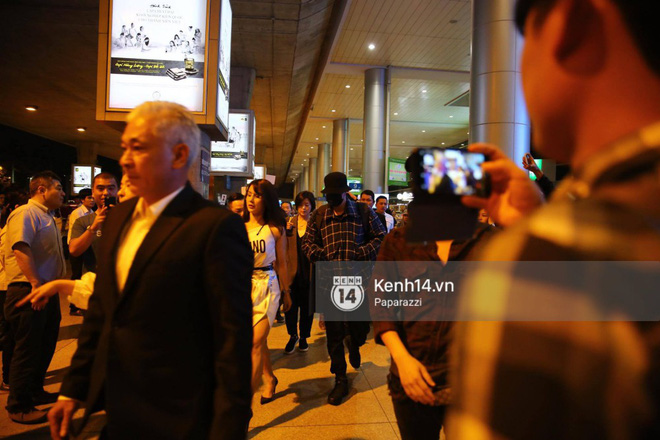 HOT: Tài tử Giày thủy tinh So Ji Sub bịt khẩu trang kín mít, xuất hiện chớp nhoáng ở sân bay Tân Sơn Nhất