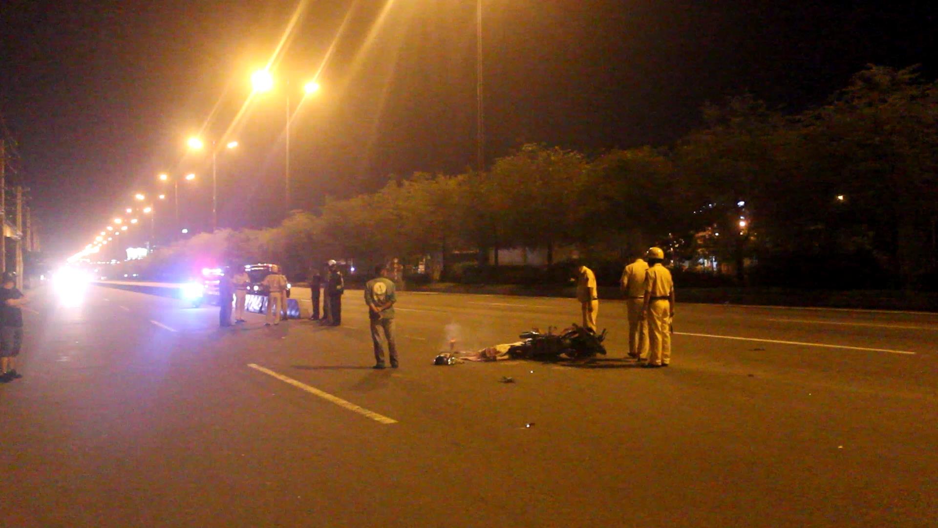 TP.HCM: Đôi nam nữ thương vong sau va chạm với xe container