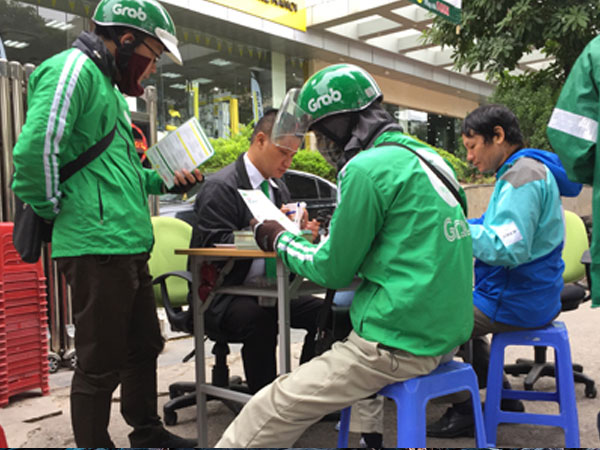 Cuộc chiến xe ôm công nghệ