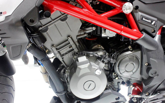 Benelli 302S: Nỗi ám ảnh thực sự với Yamaha R3 Benelli 302S: Nỗi ám ảnh thực sự với Yamaha R3
