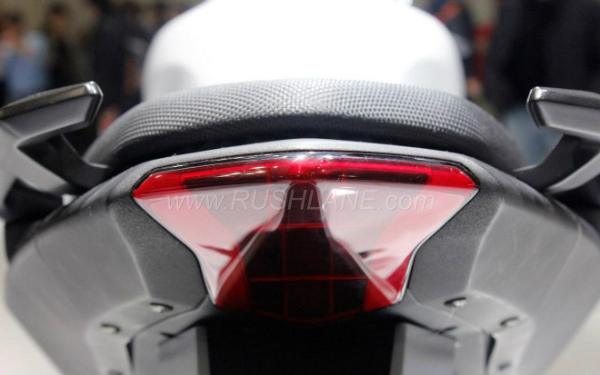 Benelli 302S: Nỗi ám ảnh thực sự với Yamaha R3 Benelli 302S: Nỗi ám ảnh thực sự với Yamaha R3