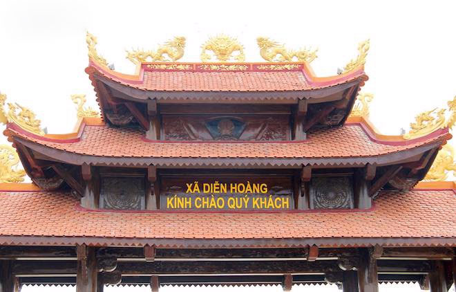 Cận cảnh cổng làng hơn 4 tỷ đồng làm từ gỗ quý ở Nghệ An