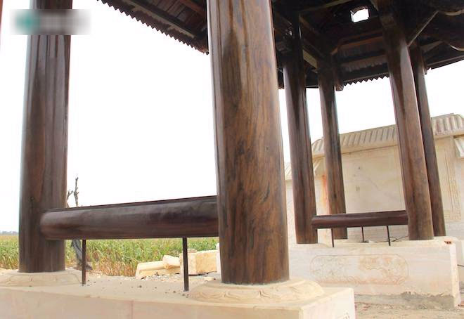 Cận cảnh cổng làng hơn 4 tỷ đồng làm từ gỗ quý ở Nghệ An