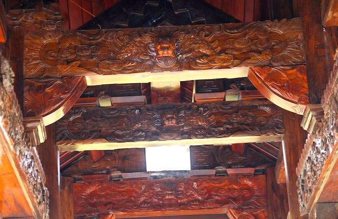 Cận cảnh cổng làng hơn 4 tỷ đồng làm từ gỗ quý ở Nghệ An