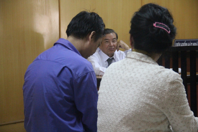 Vợ trung tá công an đưa hối lộ “cứu” chồng