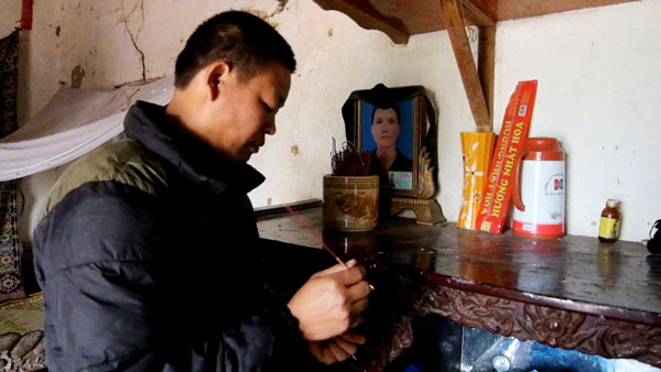 Vợ mất khi đang mang thai, ông bố Hưng Yên gà trống gồng mình nuôi 8 con thơ