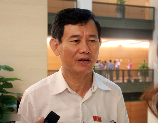 Vụ bắt hiệu trưởng bán gạo: Nhà trường bán đi miếng cơm của các con