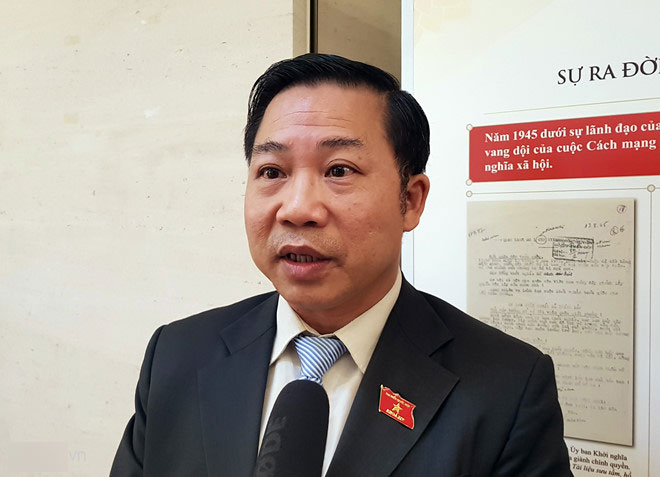 Vụ bắt hiệu trưởng bán gạo: Nhà trường bán đi miếng cơm của các con