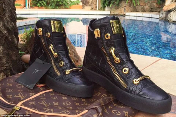 Cách khoe của của hội con nhà giàu ở nước nghèo Zimbabwe