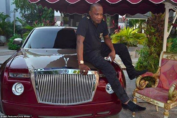 Cách khoe của của hội con nhà giàu ở nước nghèo Zimbabwe