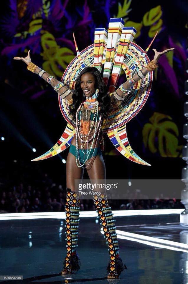 NTK Lê Thanh Hòa: Chân dài sexy bậc nhất Victorias Secret vừa nhìn bản vẽ là thích ngay!