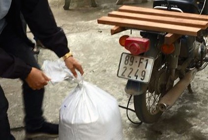 Giấu 5 bánh ma túy trong bao tải gạo vận chuyển về Hà Nội