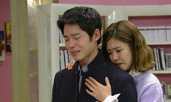 Hơn 10 năm mới mở món quà cưới đặc biệt của mẹ chồng, con dâu ôm mặt khóc nức nở