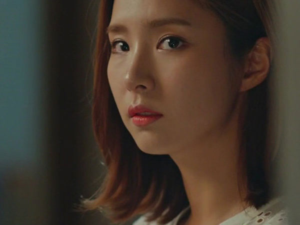 Mẹ chồng gõ cửa nhà nghỉ khi tôi đi ngoại tình: Mặc áo quần vào rồi về đi con