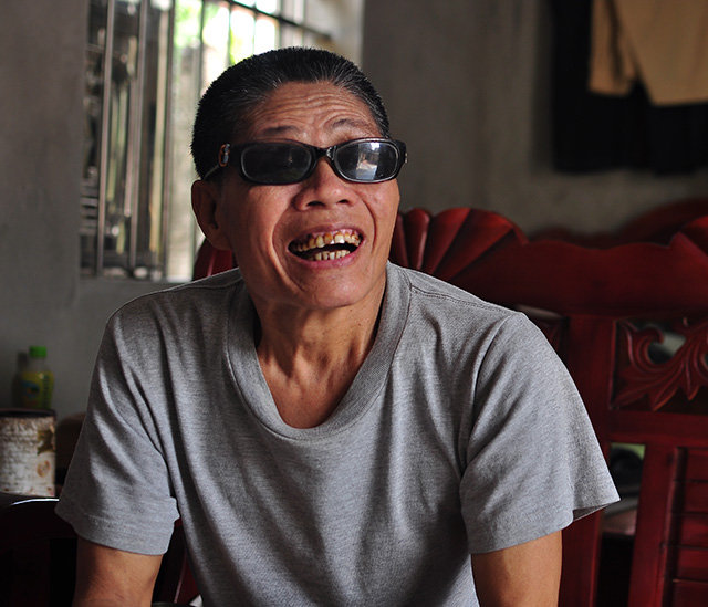 Câu chuyện về tình chị, duyên em cảm động của người đàn ông mù lòa