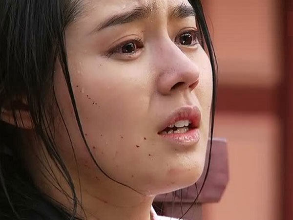 Vô tình đọc được những tin nhắn đó mà tôi phát hiện chồng mình ngoại tình với người tôi mang ơn