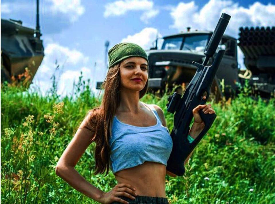 Nhan sắc xinh đẹp của phát ngôn viên 9X ở Bộ Quốc phòng Nga