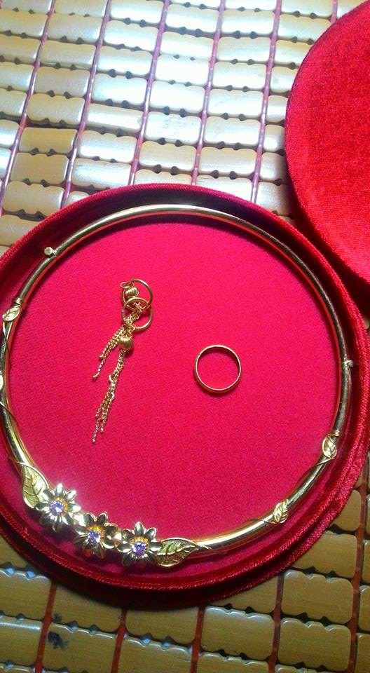 Cưới xong bị lột sạch tiền vàng, lương 18 triệu mà chẳng để dư đồng nào, nàng dâu được chị em xui lập quỹ đen