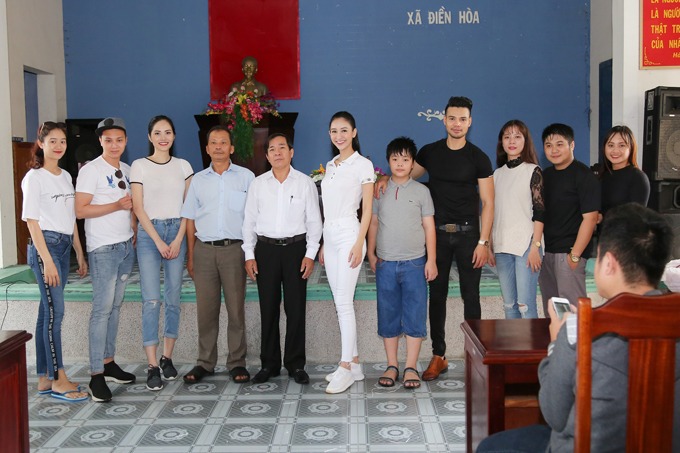 Hà Thu về quê tặng 100 triệu cho người nghèo sau đăng quang Tình Bolero