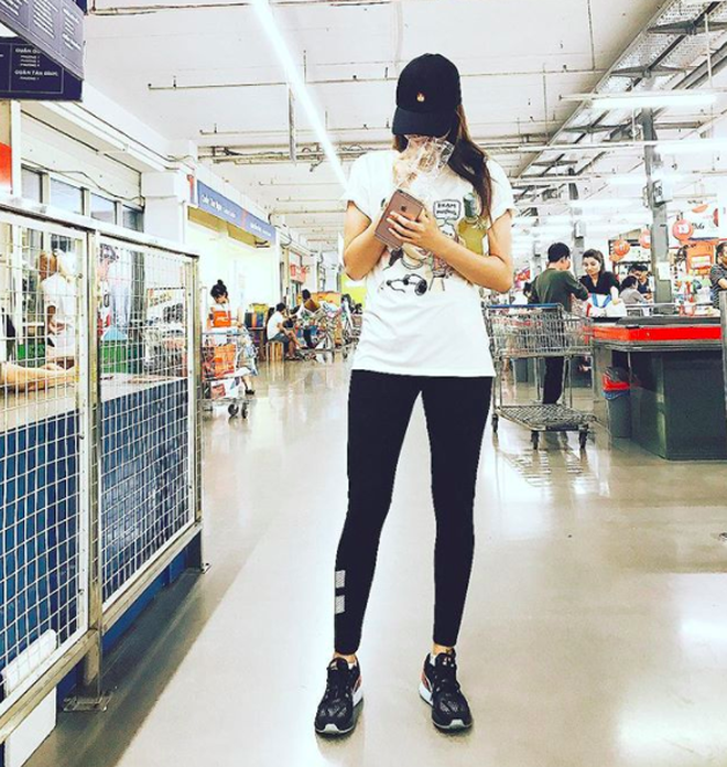 Phạm Hương khoe tủ giày hiệu gần 100 đôi chẳng kém cạnh bất cứ mỹ nhân showbiz nào! Phạm Hương khoe tủ giày hiệu gần 100 đôi chẳng kém cạnh bất cứ mỹ nhân showbiz nào!